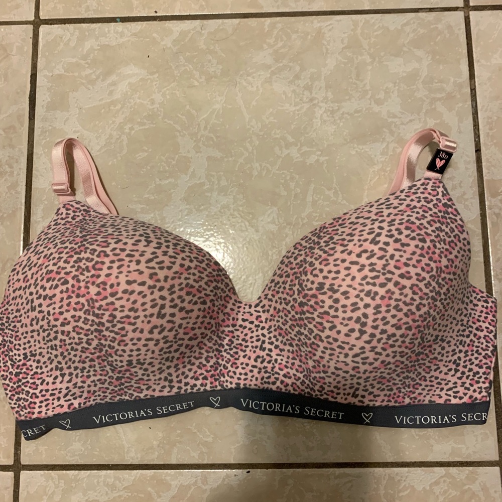 Victoria Secret bra Nwt size 38d